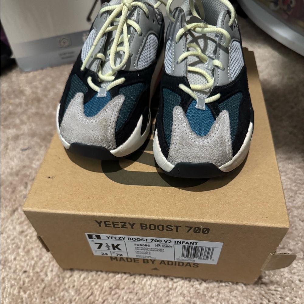 Adidas Yeezy Boost 700 V2 Infant Sneakers ( used )